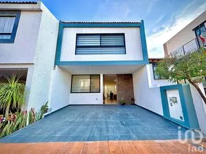 NEX-264707 - Casa en Venta, con 3 recamaras, con 2 baños, con 166 m2 de construcción.