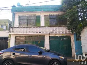 NEX-187801 - Casa en Venta, con 4 recamaras, con 2 baños, con 353 m2 de construcción en Guadalupe del Moral, CP 09300, Ciudad de México.