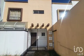 NEX-196648 - Casa en Venta, con 3 recamaras, con 2 baños, con 90 m2 de construcción en Bosques de Cantabria, CP 50210, México.