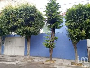 NEX-292691 - Casa en Venta, con 3 recamaras, con 3 baños, con 220 m2 de construcción en Lomas del Bosque, CP 54765, México.
