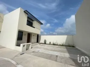 NEX-234336 - Casa en Renta, con 3 recamaras, con 4 baños, con 223 m2 de construcción.