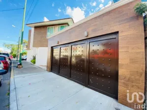 NEX-177218 - Casa en Venta, con 5 recamaras, con 5 baños, con 364 m2 de construcción en Villa Quietud, CP 04960, Ciudad de México.