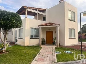 NEX-237200 - Casa en Renta, con 3 recamaras, con 3 baños, con 135 m2 de construcción en Granjas Banthi, CP 76805, Querétaro.