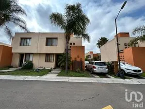 NEX-254112 - Casa en Venta, con 3 recamaras, con 2 baños, con 153 m2 de construcción.