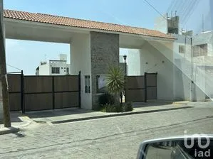 NEX-298913 - Casa en Renta, con 3 recamaras, con 2 baños, con 88 m2 de construcción en La Floresta, CP 76804, Querétaro.