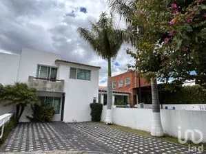 NEX-308030 - Casa en Venta, con 3 recamaras, con 2 baños, con 135 m2 de construcción.