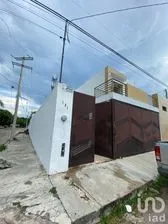 NEX-154985 - Casa en Renta, con 3 recamaras, con 3 baños, con 200 m2 de construcción en México Oriente, CP 97137, Yucatán.