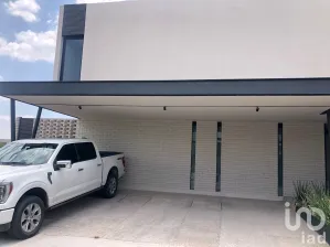 NEX-174417 - Casa en Venta, con 4 recamaras, con 5 baños, con 315 m2 de construcción en Lomas del Campanario II, CP 76146, Querétaro.
