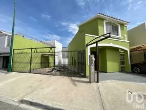 NEX-204548 - Casa en Renta, con 3 recamaras, con 2 baños, con 200 m2 de construcción en Quintas Esmeralda, CP 32543, Chihuahua.