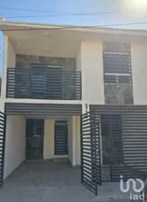 NEX-294353 - Casa en Renta, con 5 recamaras, con 3 baños, con 105 m2 de construcción en Aeropuerto Ampliación, CP 32690, Chihuahua.
