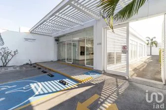 NEX-242636 - Local en Venta, con 215 m2 de construcción en Lomas Vistahermosa, CP 28016, Colima.