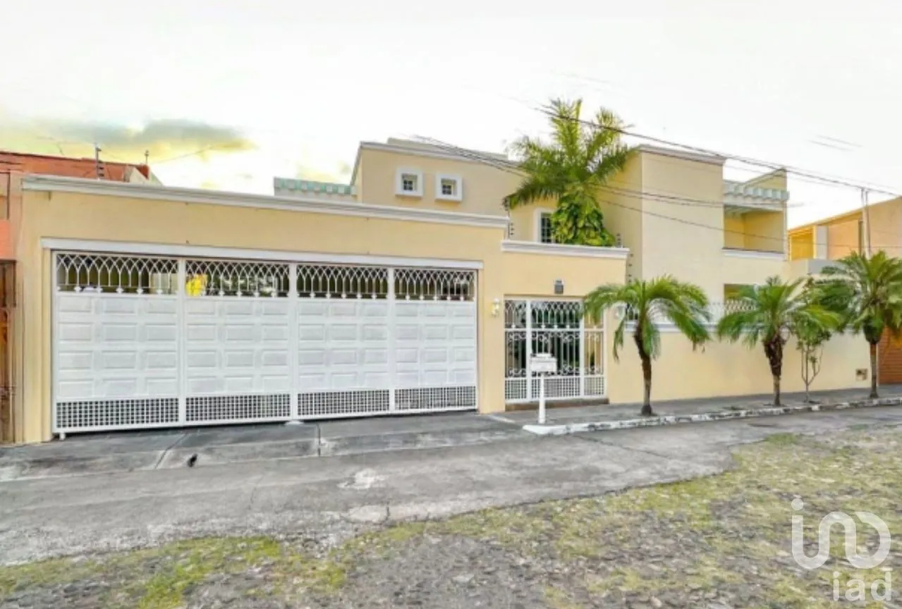 Casa en Venta en Lomas Vistahermosa, Colima, Colima | NEX-289599 | iad México | Foto 1 de 25