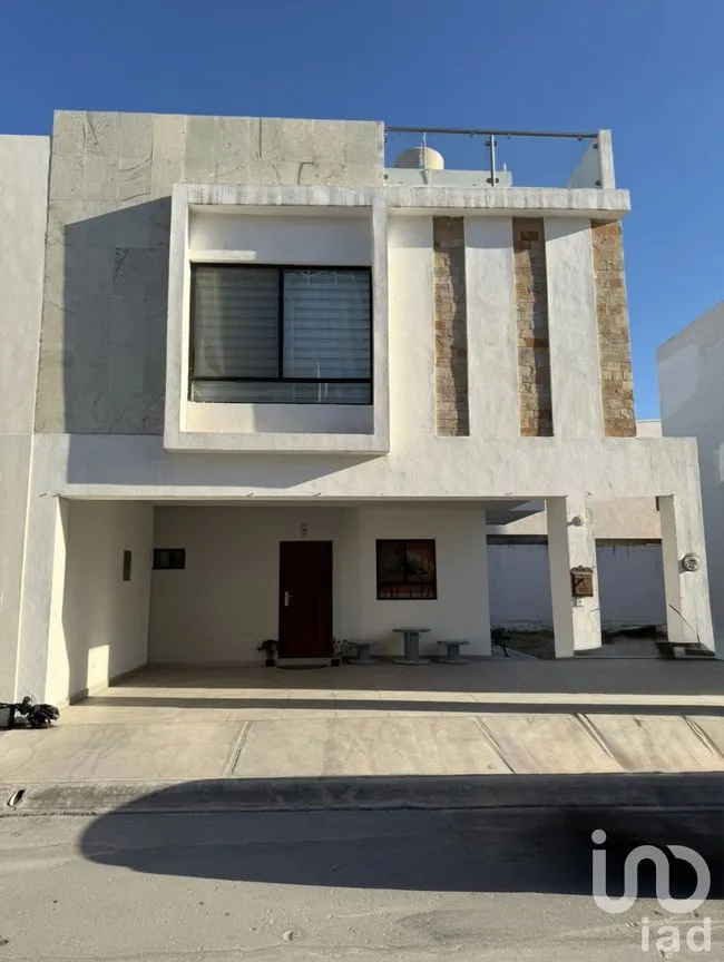 Casa en Venta en Cerradas de Rinconada, Apodaca, Nuevo León | NEX-244343 | iad México | Foto 1 de 48
