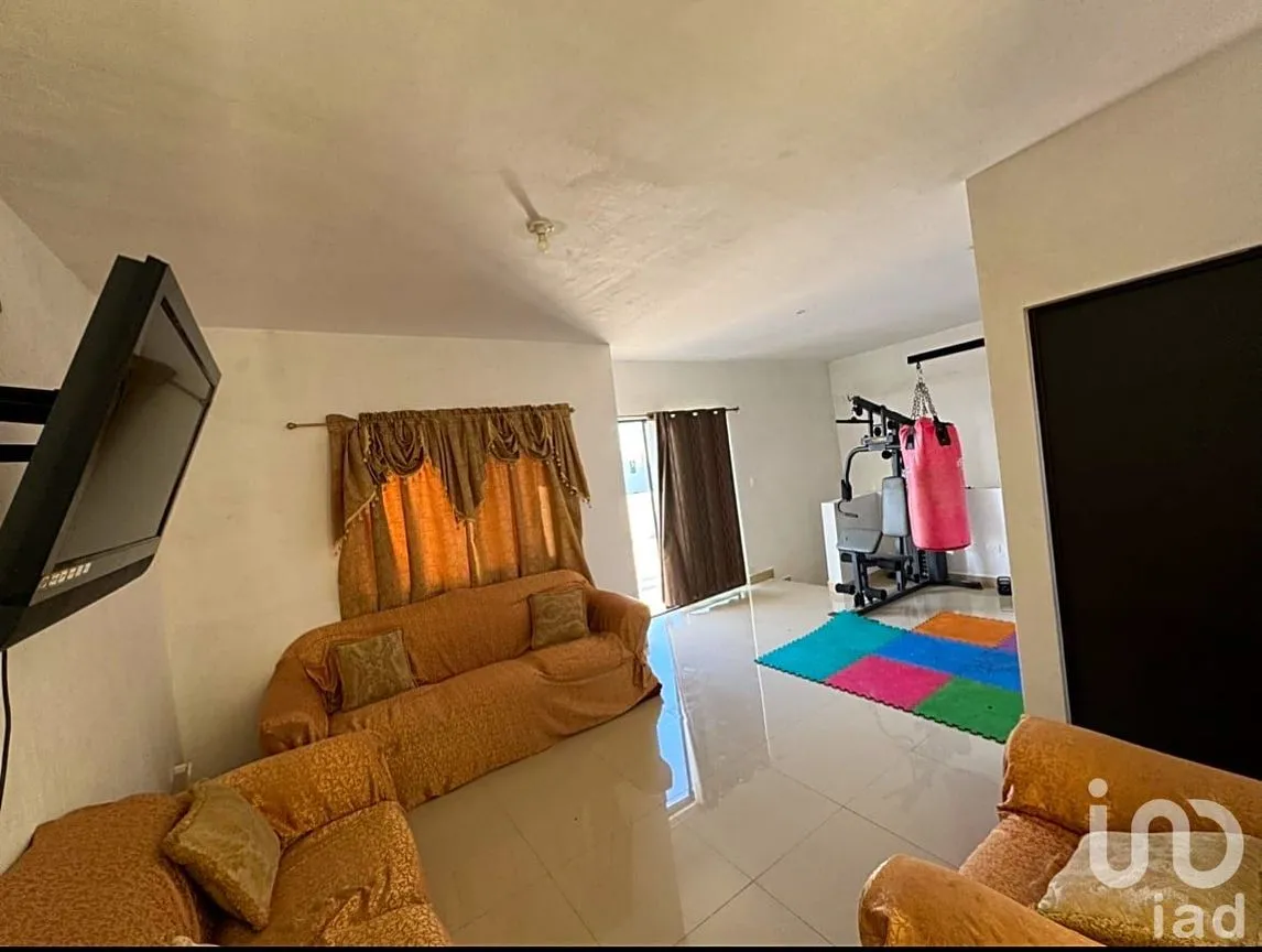 Casa en Venta en Cerradas de Rinconada, Apodaca, Nuevo León | NEX-244351 | iad México | Foto 2 de 44