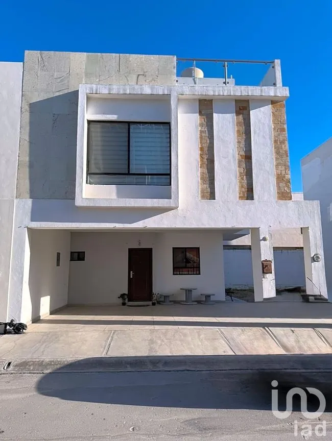 Casa en Venta en Cerradas de Rinconada, Apodaca, Nuevo León | NEX-244351 | iad México | Foto 1 de 44