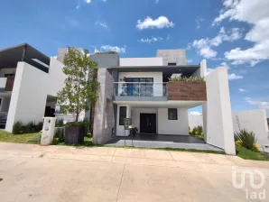 NEX-176067 - Casa en Venta, con 4 recamaras, con 4 baños, con 345 m2 de construcción en Hacienda la Herradura, CP 42082, Hidalgo.