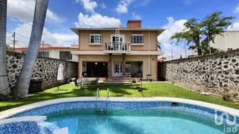 NEX-183378 - Casa en Venta, con 3 recamaras, con 3 baños, con 360 m2 de construcción en Burgos Bugambilias, CP 62584, Morelos.