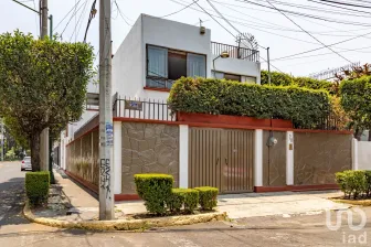 NEX-7614 - Casa en Venta, con 4 recamaras, con 2 baños, con 288 m2 de construcción en El Rosedal, CP 04330, Ciudad de México.