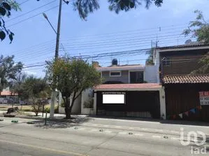 NEX-203273 - Casa en Venta, con 4 recamaras, con 2 baños, con 326 m2 de construcción en Jardines Vallarta, CP 45027, Jalisco.