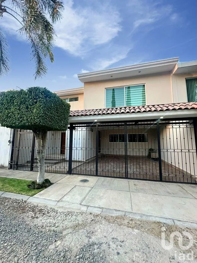 Casa en Venta en Jardines Del Valle, Zapopan, Jalisco | NEX-246180 | iad México | Foto 1 de 20