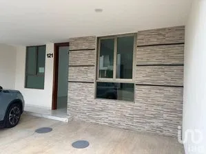 NEX-252181 - Casa en Venta, con 4 recamaras, con 3 baños, con 160 m2 de construcción.