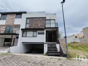 NEX-287775 - Casa en Venta, con 3 recamaras, con 3 baños, con 295 m2 de construcción en Argenta Mirador Residencial, CP 45135, Jalisco.