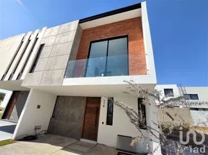NEX-219711 - Casa en Venta, con 3 recamaras, con 2 baños, con 173 m2 de construcción.