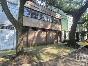 NEX-260636 - Casa en Venta, con 5 recamaras, con 3 baños, con 356 m2 de construcción.