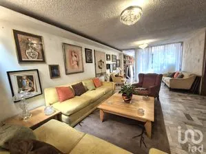NEX-292004 - Casa en Venta, con 5 recamaras, con 3 baños, con 380 m2 de construcción.