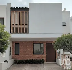 NEX-219989 - Casa en Venta, con 3 recamaras, con 2 baños, con 148 m2 de construcción.
