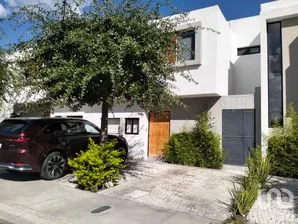 NEX-256844 - Casa en Venta, con 3 recamaras, con 2 baños, con 169 m2 de construcción.
