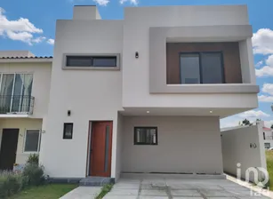NEX-257119 - Casa en Venta, con 3 recamaras, con 3 baños, con 255 m2 de construcción en Real del Bosque, CP 76922, Querétaro.