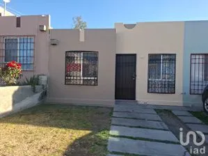NEX-289751 - Casa en Renta, con 2 recamaras, con 1 baño, con 77 m2 de construcción.