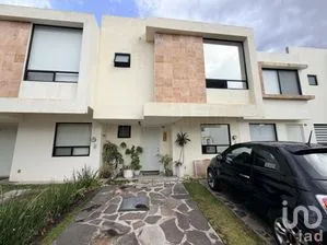 NEX-300863 - Casa en Venta, con 3 recamaras, con 2 baños, con 131 m2 de construcción.