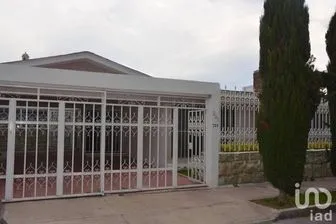 NEX-238245 - Oficina en Renta, con 1 recamara, con 10 m2 de construcción en Los Bosques, CP 20120, Aguascalientes.