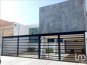 NEX-238246 - Oficina en Renta, con 1 recamara, con 10 m2 de construcción en Jardines del Moral, CP 37160, Guanajuato.