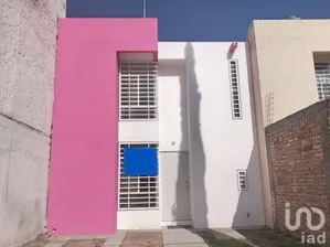 NEX-300674 - Casa en Renta, con 3 recamaras, con 1 baño, con 87 m2 de construcción.